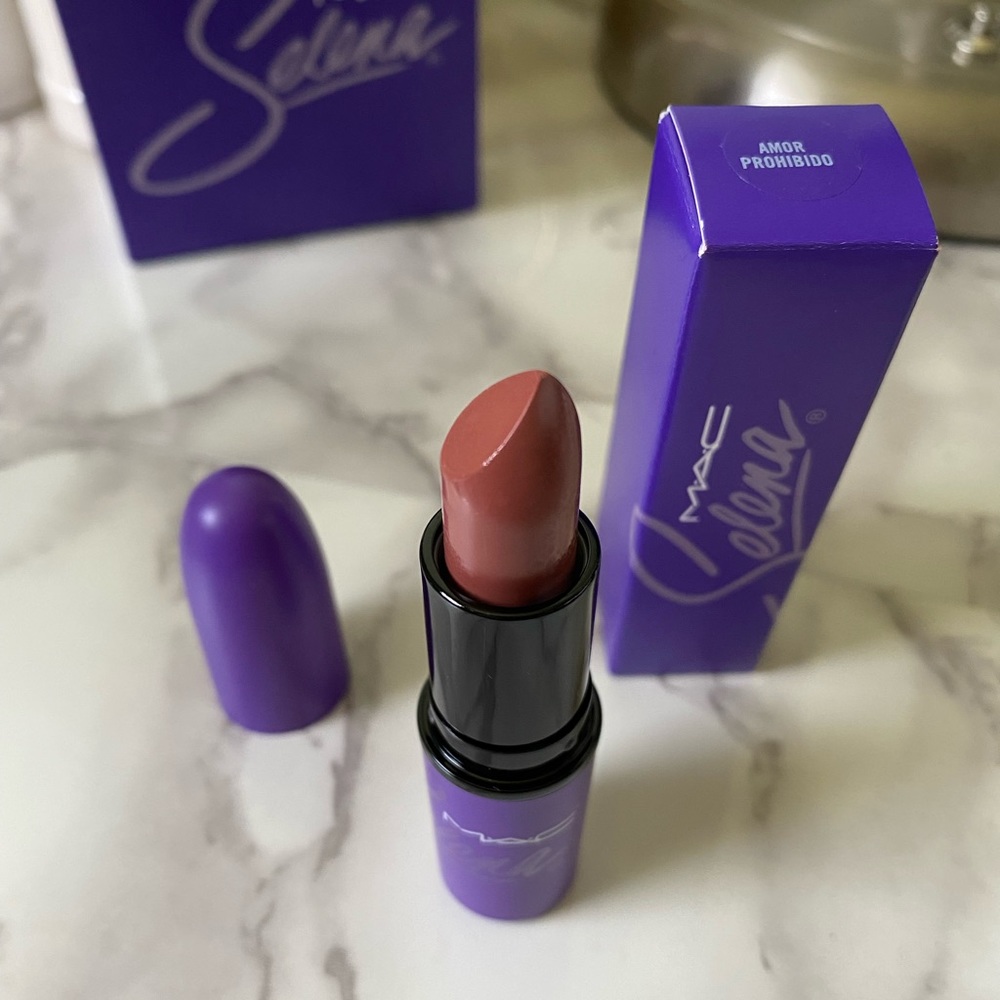 Mac x selena amor prohibido lipstick